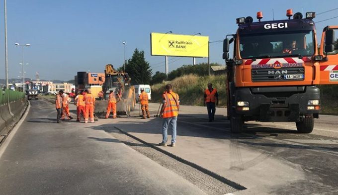 Tirane - Durres nga neser e bllokuar- ARRSH: Ja si do devijohet trafiku
